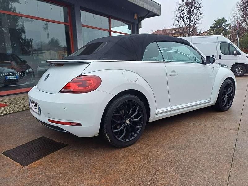 Usata VW Beetle Cabriolet Design 105 CV (77 kW) 2018 Bianco Cabrio