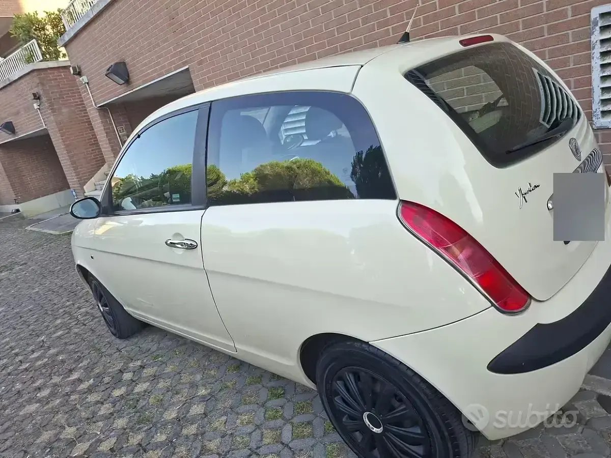 Usata Lancia Ypsilon 60 CV (44 kW) 2006 Giallo Utilitaria