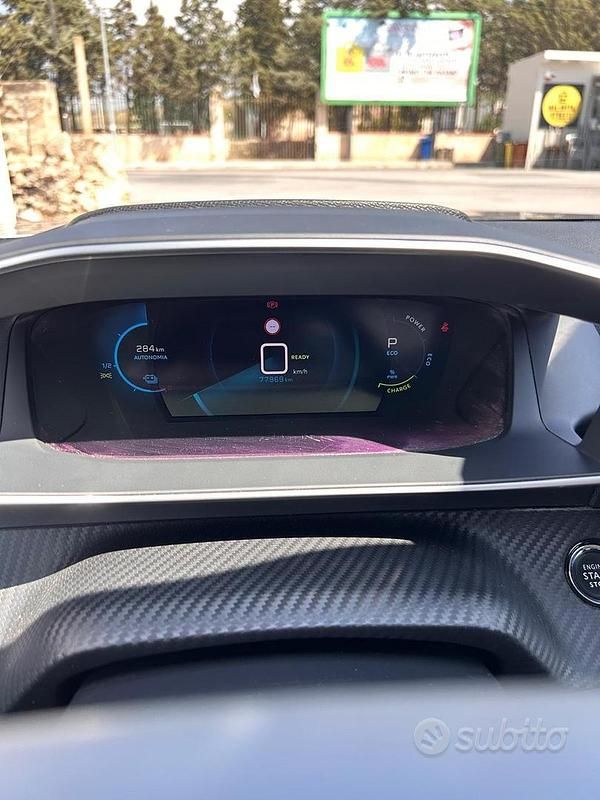 Usata Peugeot e-2008 Allure 100 kW (136 CV) 2021 Grigio SUV