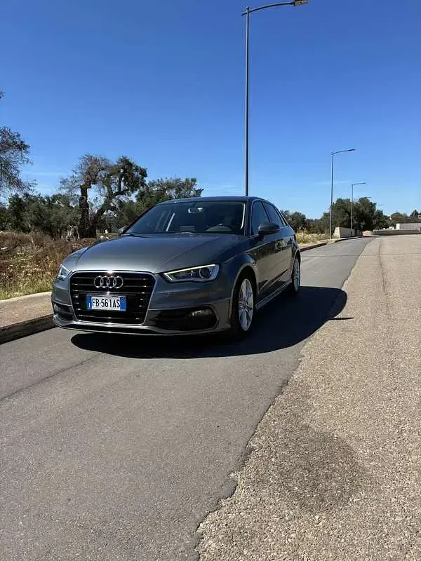 Usata Audi A3 Attraction 110 CV (80 kW) 2015 Grigio Berlina