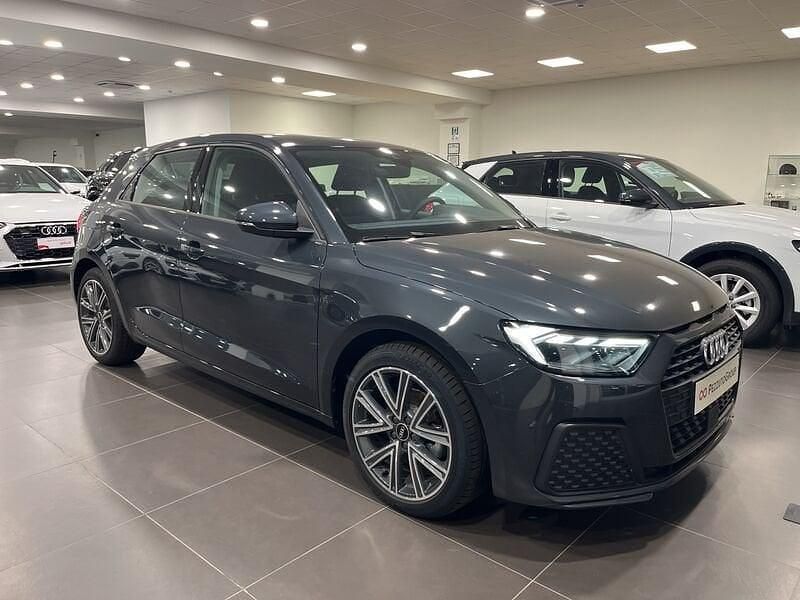 Neu Audi A1 Sportback Business 116 PS (85 kW) 2025 Grau Kleinwagen