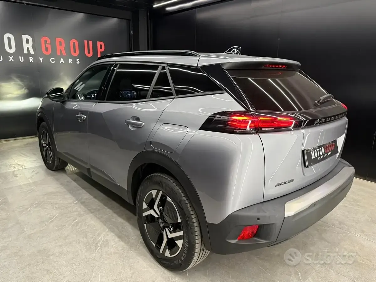 Usata Peugeot 2008 Allure 131 CV (96 kW) 2023 Grigio SUV