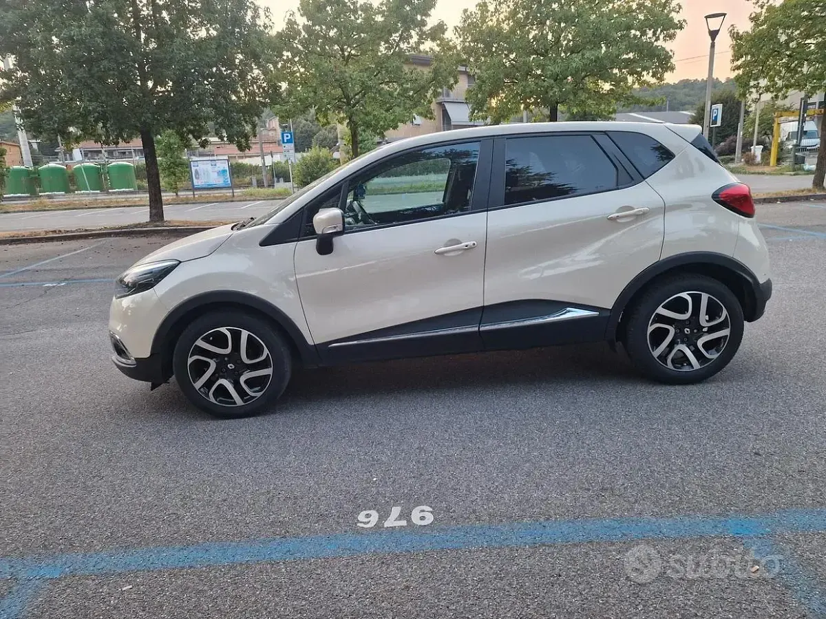 Usata Renault Captur 90 CV (66 kW) 2015 Beige SUV