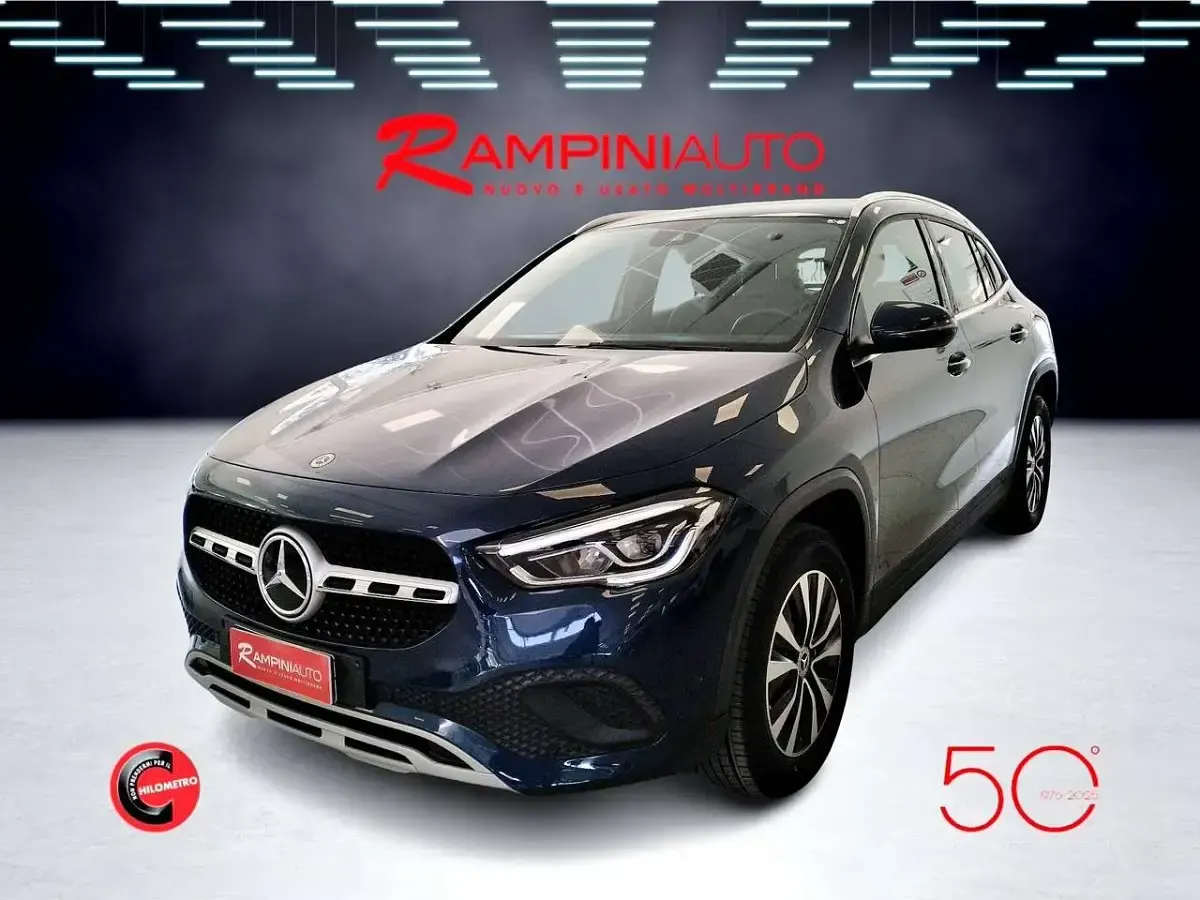 Usata Mercedes GLA180 116 CV (85 kW) 2021 Blu/azzurro SUV