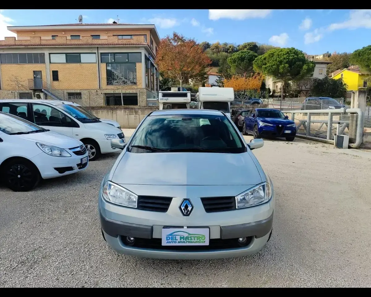 Usata Renault Mégane II Sportway 100 CV (73 kW) 2006 Argento Berlina
