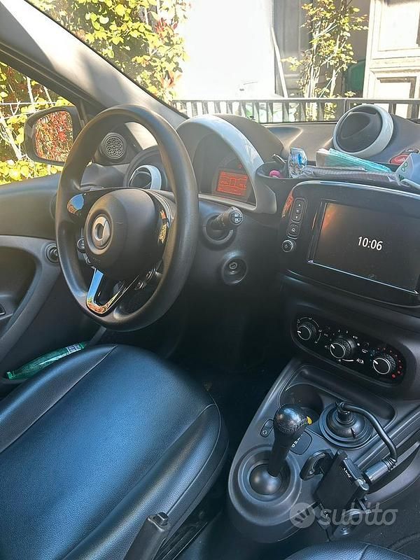 Usata Smart ForFour 71 CV (52 kW) 2017 Bianco Utilitaria