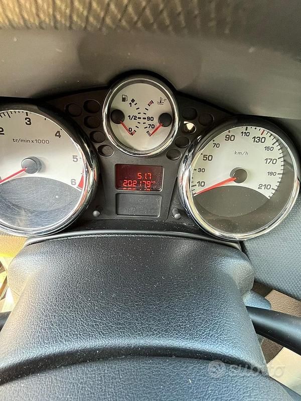 Usata Peugeot 207 70 CV (51 kW) 2012 Nero Utilitaria