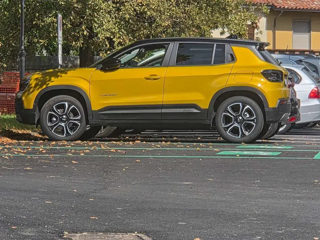 Usata Jeep Avenger Summit 101 CV (74 kW) 2025 Giallo SUV