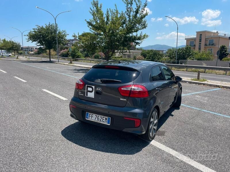 Usata Kia Rio 90 CV (66 kW) 2016 Grigio Utilitaria