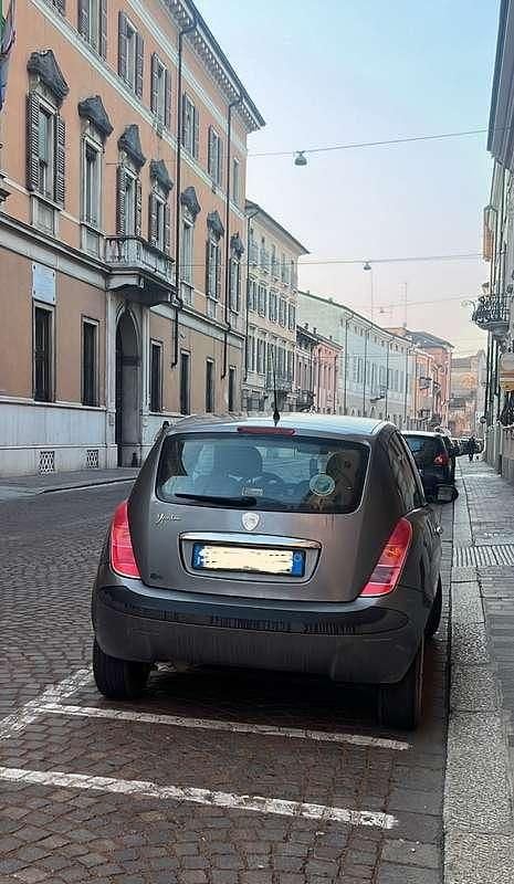 Usata Lancia Ypsilon 80 CV (58 kW) 2006 Grigio Utilitaria