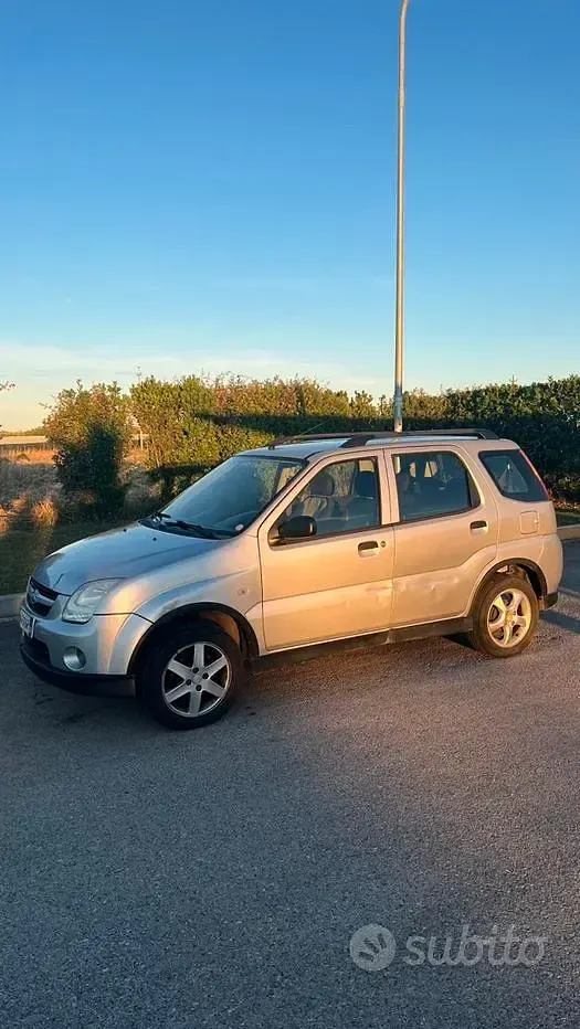 Usata Suzuki Ignis 69 CV (50 kW) 2004 Grigio Utilitaria