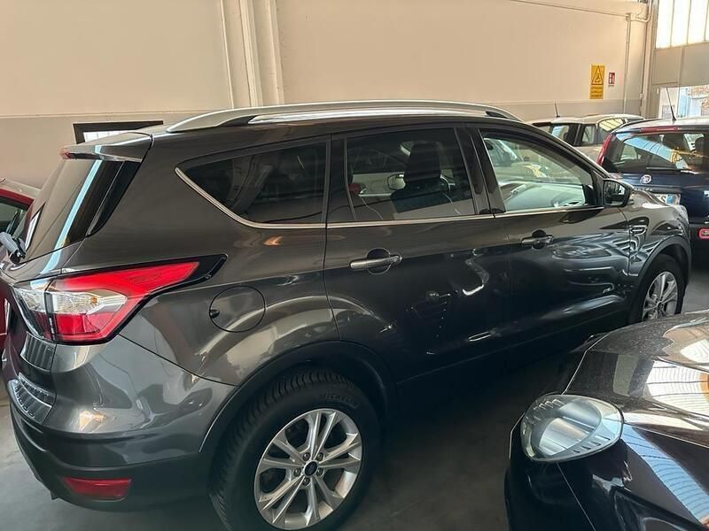 Usata Ford Kuga S 149 CV (109 kW) 2019 Grigio SUV