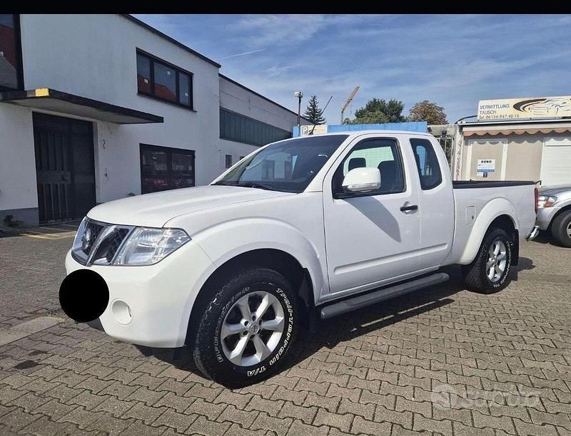 Second-hand Nissan Navara 190 CP (139 kW) 2015 Alb Pickup