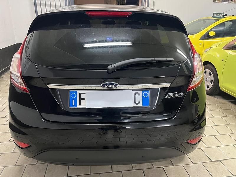 Usata Ford Fiesta Titanium 95 CV (69 kW) 2016 Nero Berlina