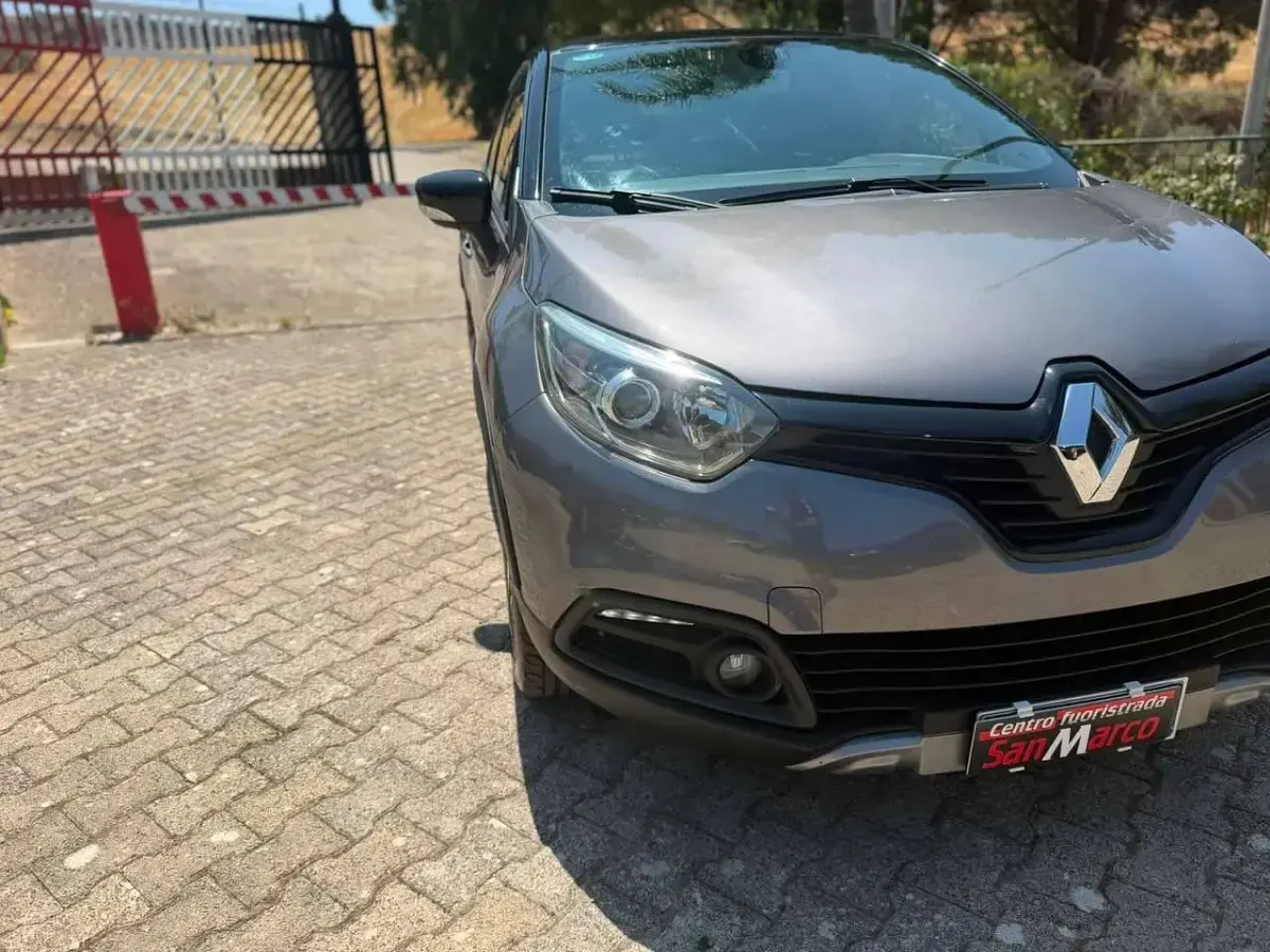 Usata Renault Captur Intens 90 CV (66 kW) 2016 Grigio SUV