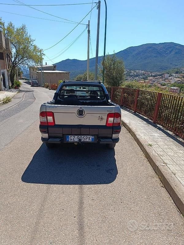 Usata Fiat Strada 95 CV (69 kW) 2012 Grigio Pick-up