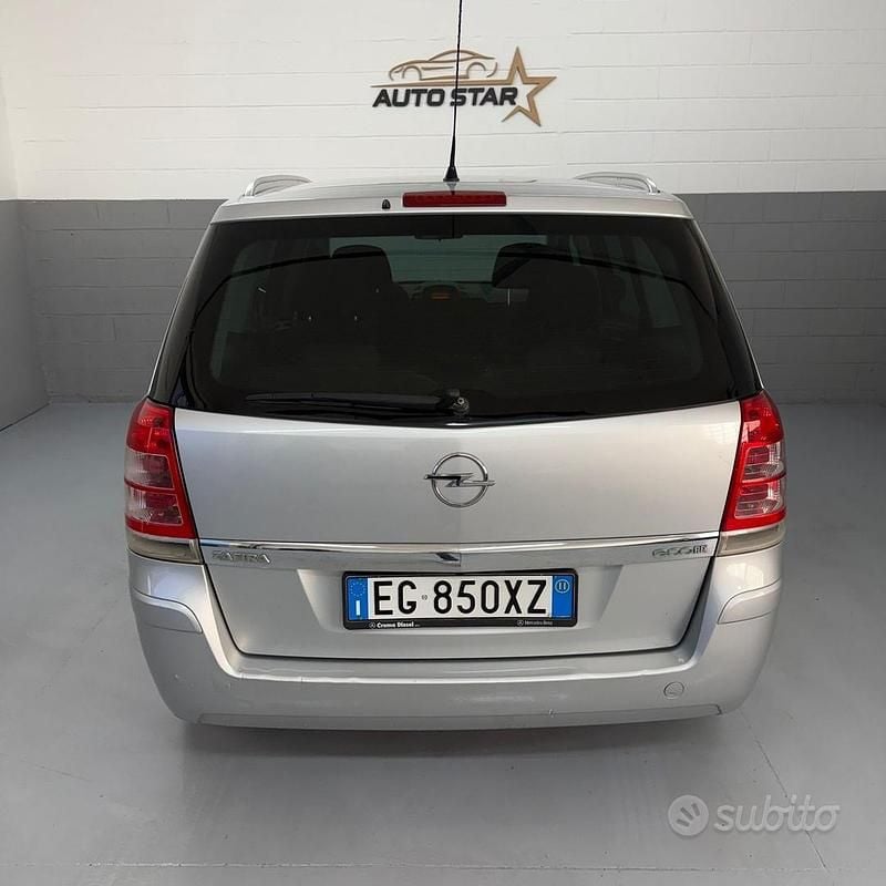 Usata Opel Zafira 110 CV (80 kW) 2011 Other Monovolume