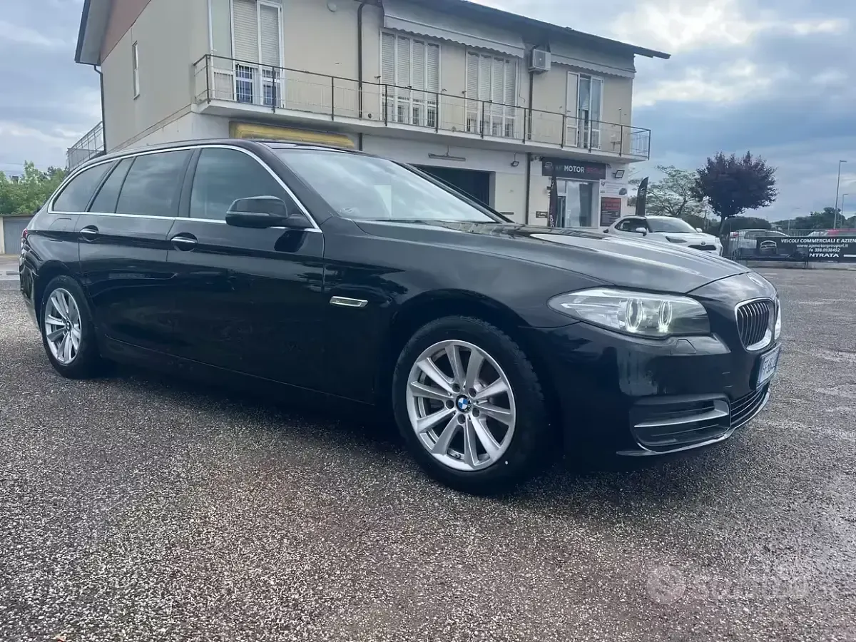 Usata BMW 520 Efficient Dynamics 190 CV (139 kW) 2016 Nero Berlina