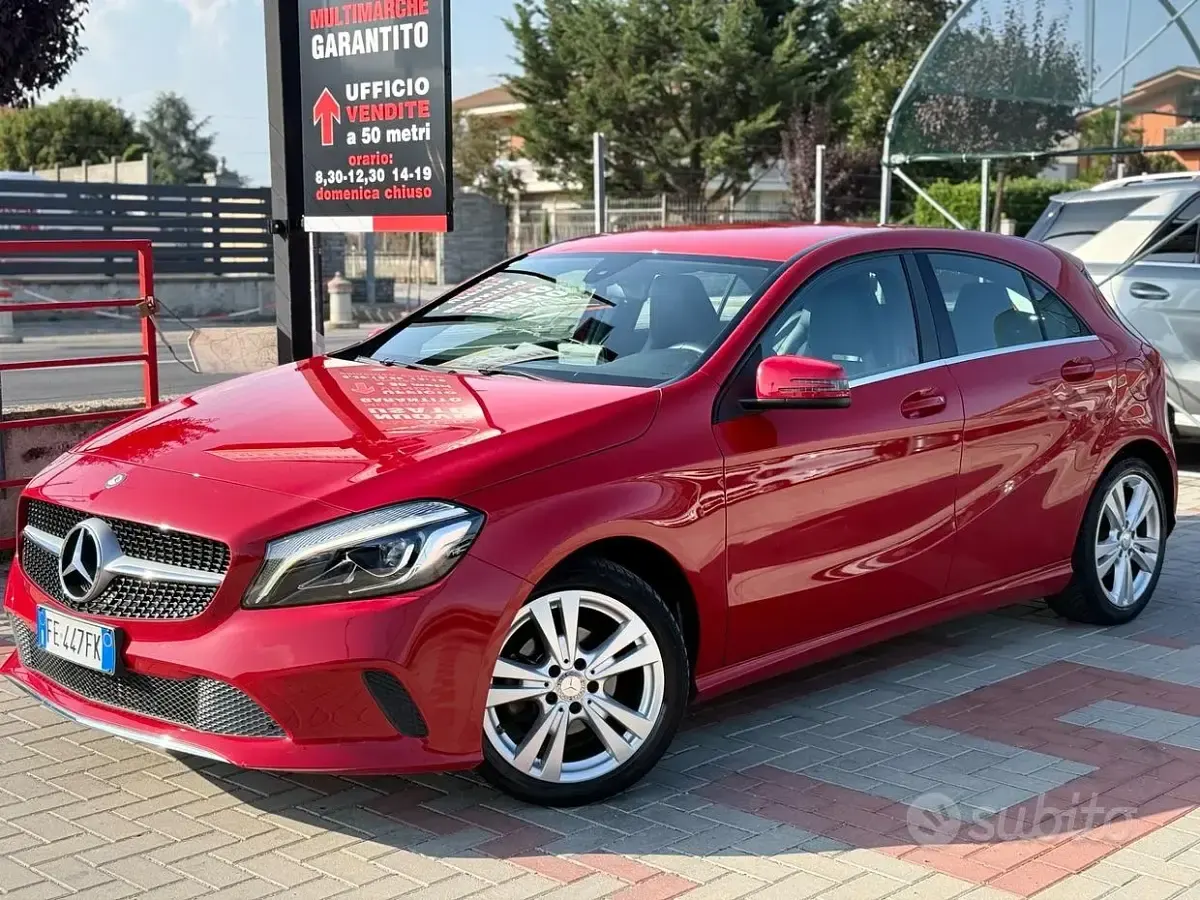 Usata Mercedes A180 109 CV (80 kW) 2016 Rosso Utilitaria