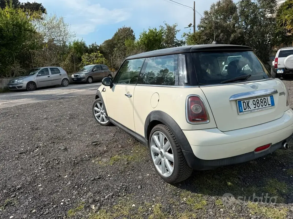 Usata Mini Cooper 109 CV (80 kW) 2007 Giallo Utilitaria
