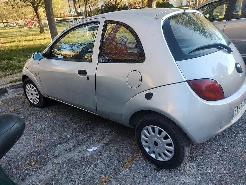 Usata Ford Ka 60 CV (44 kW) 2001 Grigio Utilitaria