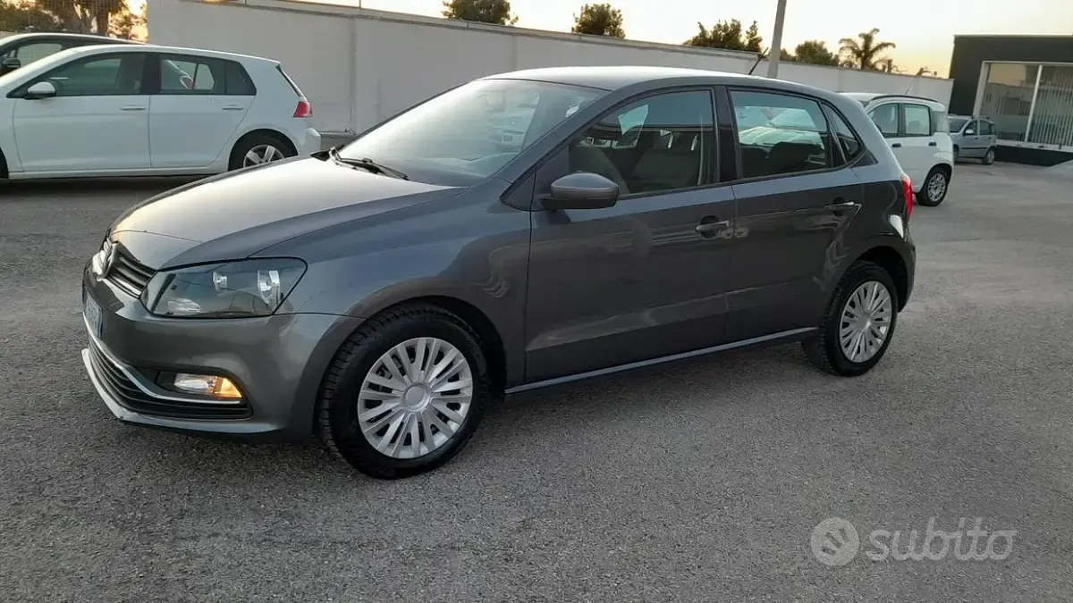 Usata VW Polo Trendline 75 CV (55 kW) 2015 Grigio Berlina