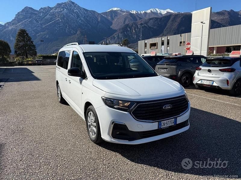 Begagnad Ford Tourneo Connect 122 HK (89 kW) 2023 Vit Minibuss
