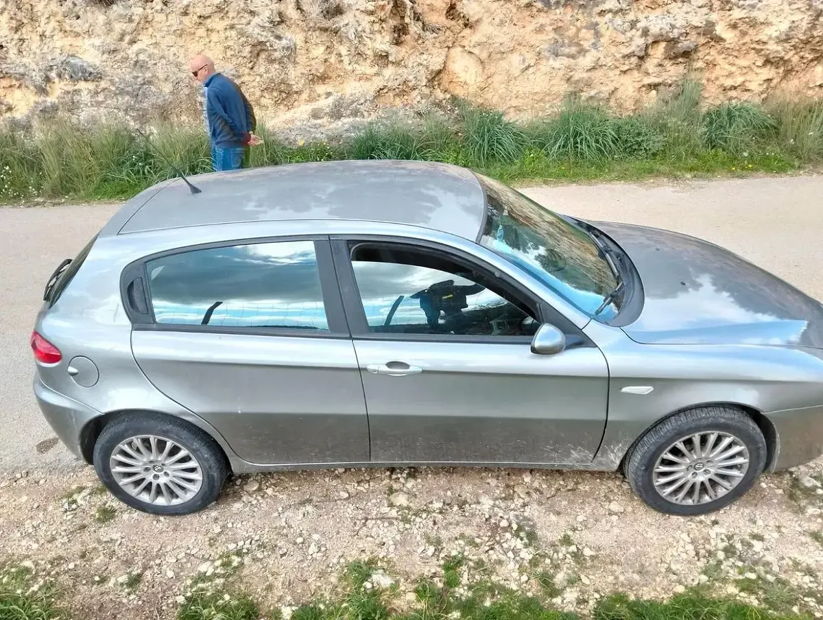 Usata Alfa Romeo 147 116 CV (85 kW) 2006 Grigio Utilitaria