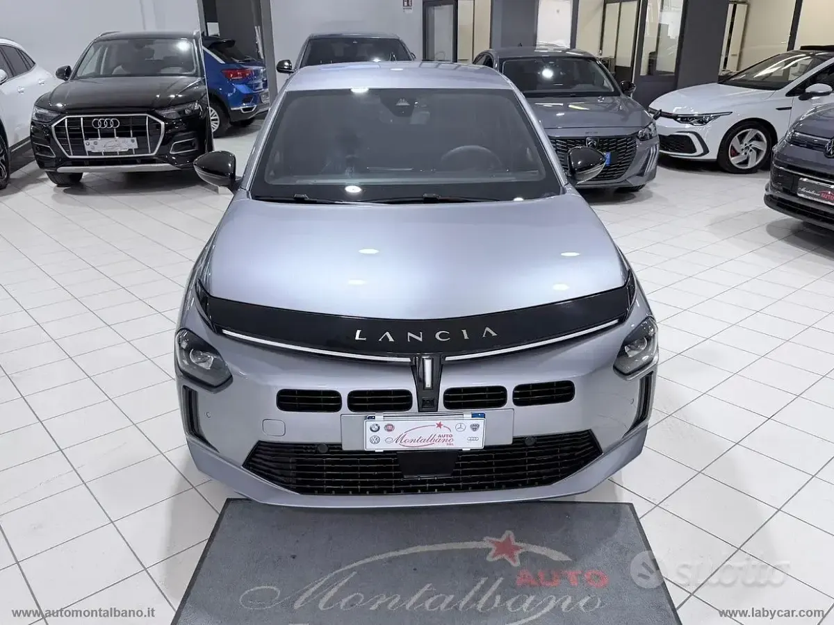 Usata Lancia Ypsilon 101 CV (74 kW) 2025 Grigio Utilitaria