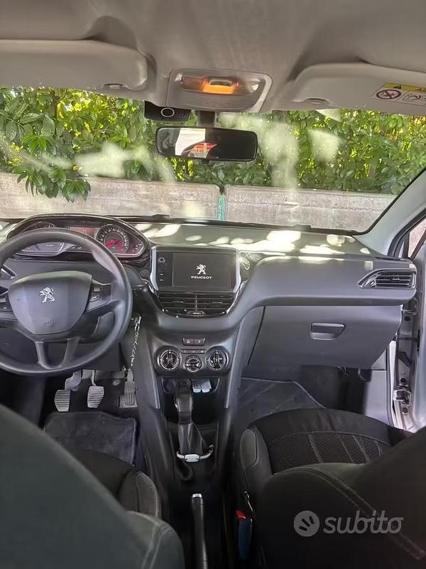 Usata Peugeot 208 68 CV (50 kW) 2015 Utilitaria