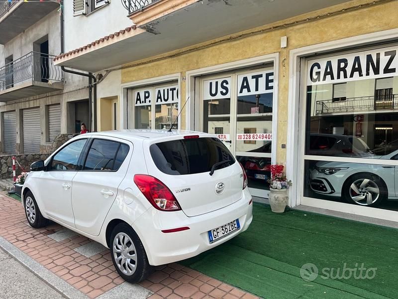 Usata Hyundai i20 Classic 84 CV (61 kW) 2015 Bianco Berlina