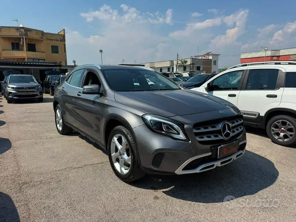 Usata Mercedes GLA200 Premium 136 CV (100 kW) 2019 Grigio SUV
