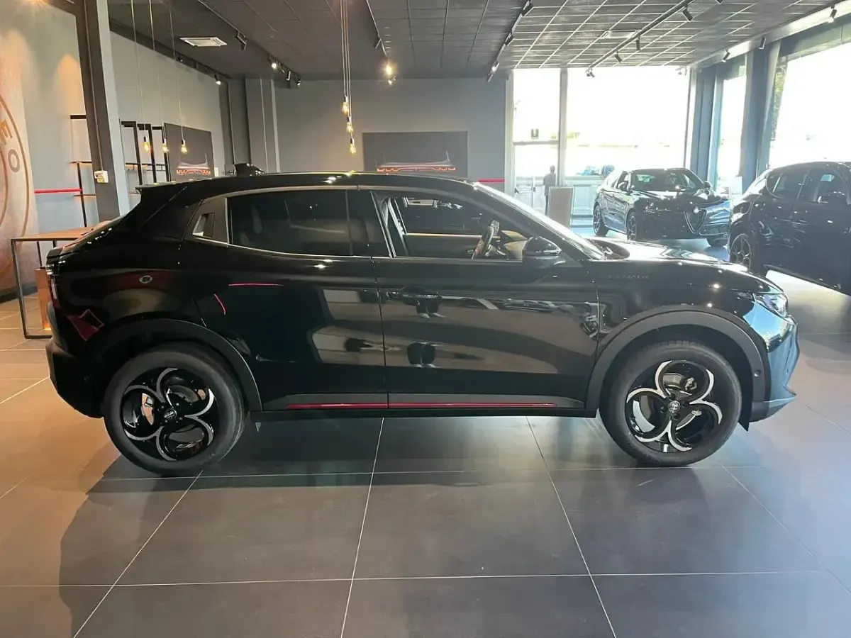 Nuova Alfa Romeo GT Junior 145 CV (106 kW) 2025 Nero SUV
