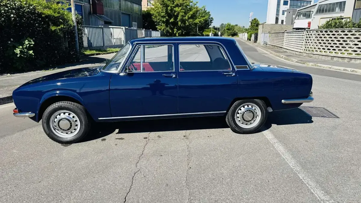 Usata Alfa Romeo 1750 156 CV (114 kW) 1968 Blu/azzurro Berlina