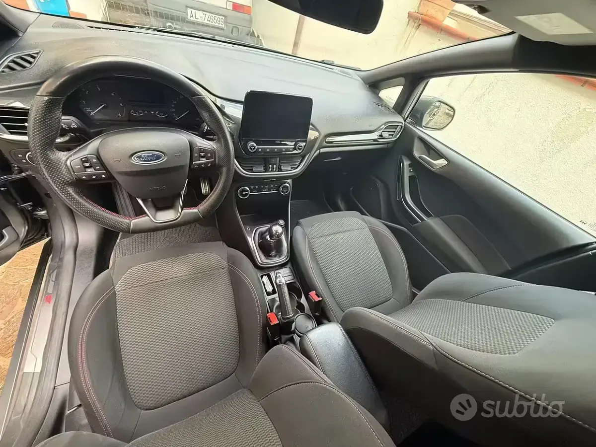 Begagnad Ford Fiesta ST-Line 95 HK (69 kW) 2019 Grå Halvkombi