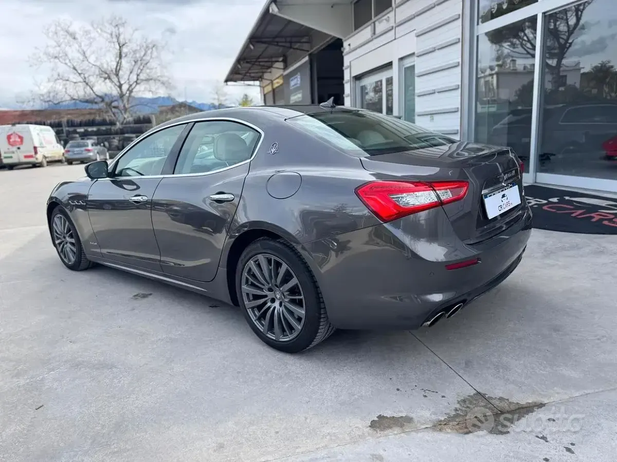 Usata Maserati Ghibli GranLusso 250 CV (183 kW) 2018 Grigio Berlina