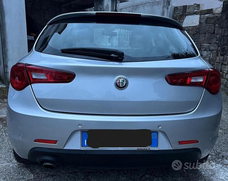 Usata Alfa Romeo Giulietta Super 120 CV (88 kW) 2019 Grigio Utilitaria