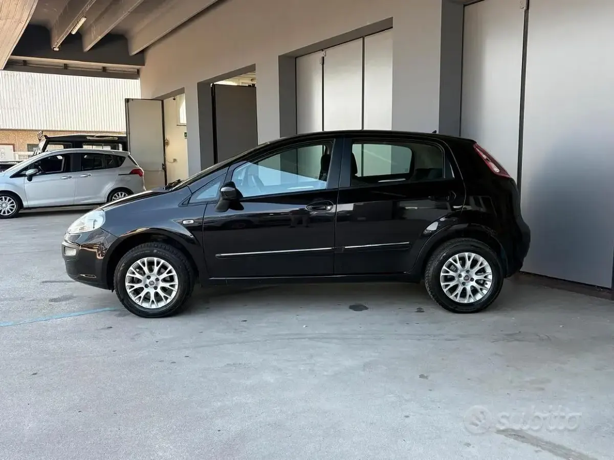 Usata Fiat Punto Evo Dynamic 70 CV (51 kW) 2010 Nero Utilitaria