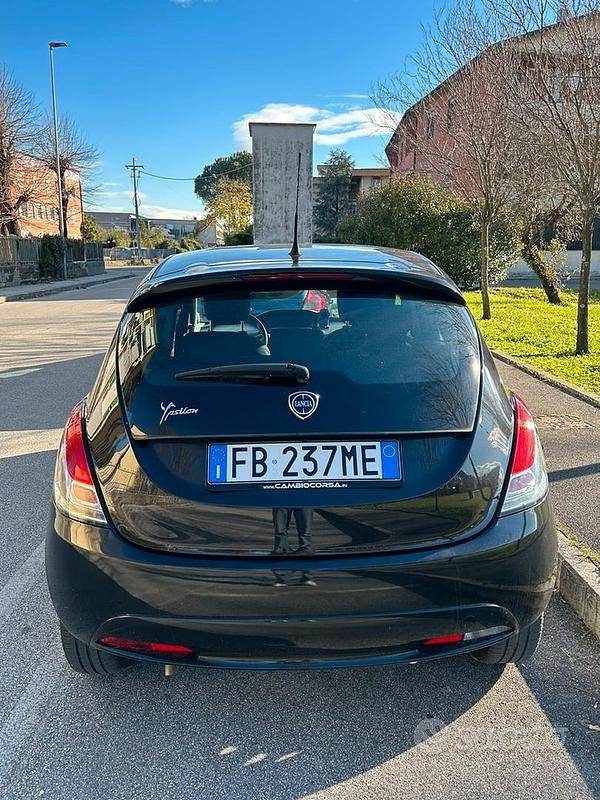 Nero Usata 2015 Lancia Ypsilon Silver Due volumi | 7000 € (Buon prezzo) - Immagine 1/4