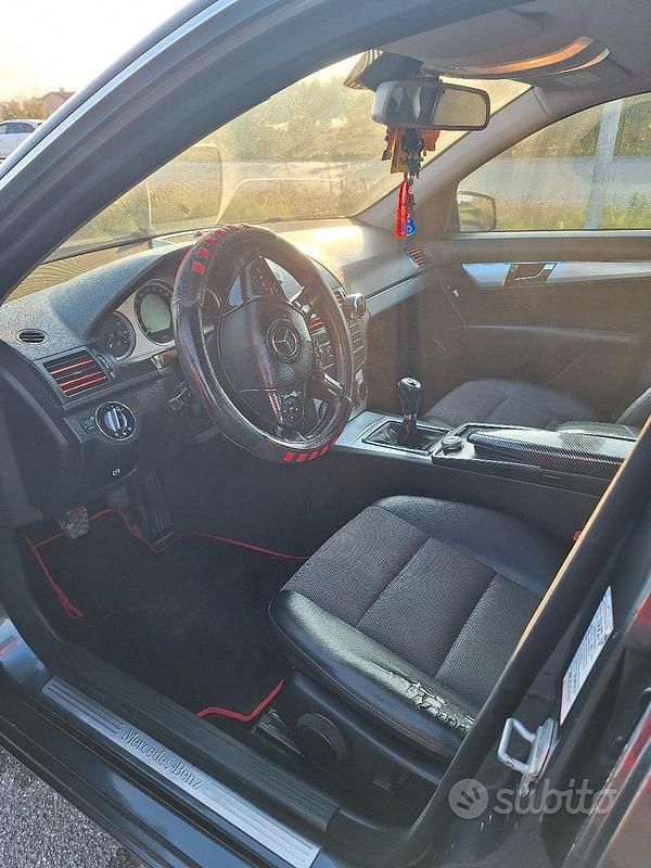 Blu Usata 2009 Mercedes C220 Tre volumi | 6500 € - Immagine 1/4