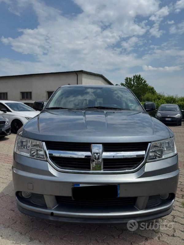 Usata Dodge Journey 140 CV (102 kW) 2010 Grigio SUV