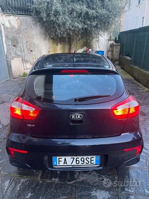 Usata Kia Rio 2015 Nero Utilitaria