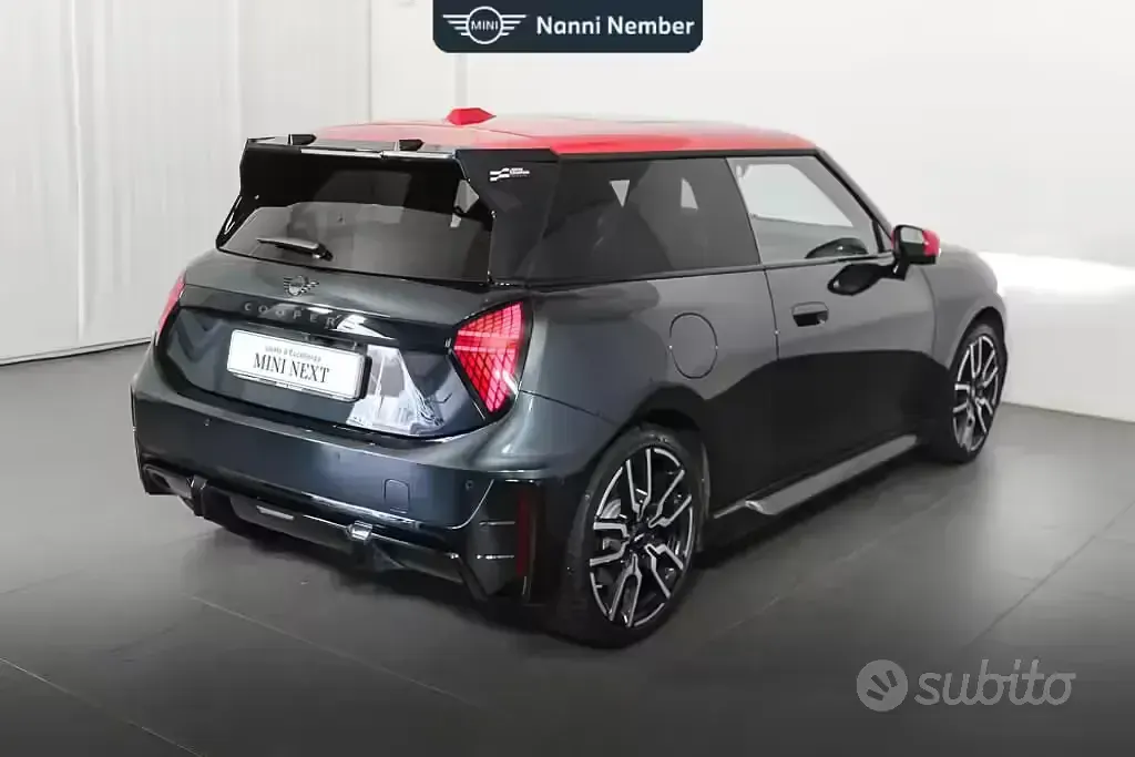 Usata Mini John Cooper Works 218 CV (160 kW) 2024 Grigio Utilitaria