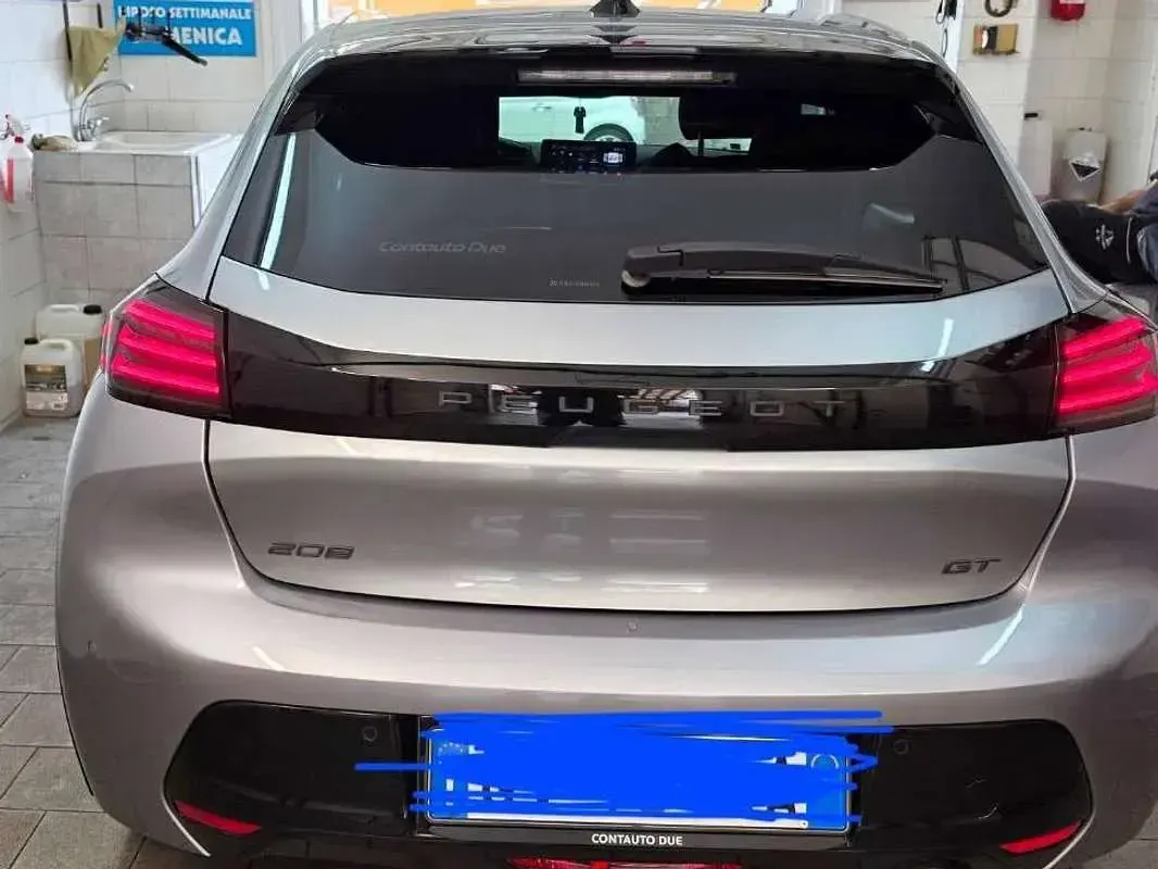 Usata Peugeot 208 GT 101 CV (74 kW) 2024 Argento Utilitaria