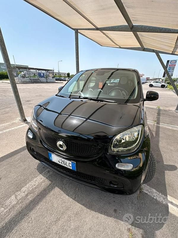 Usata Smart ForFour Prime 71 CV (52 kW) 2015 Nero Utilitaria
