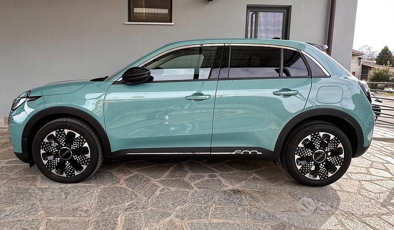 Usata Fiat 600 La Prima 110 CV (80 kW) 2024 Blu SUV