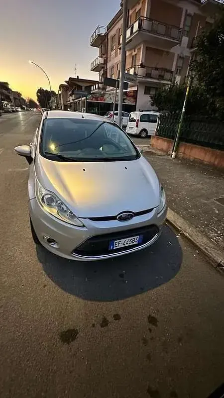 Usata Ford Fiesta Titanium 68 CV (50 kW) 2011 Berlina
