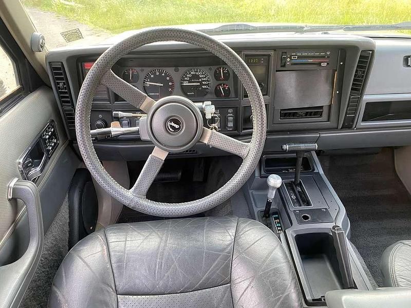 Usata Jeep Cherokee 174 CV (127 kW) 1990 Grigio SUV