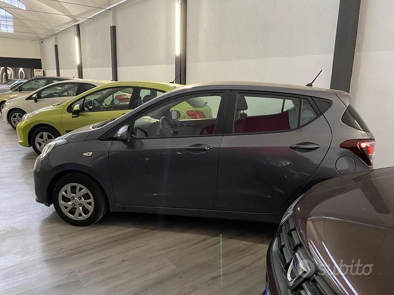 Usata Hyundai i10 Style 66 CV (48 kW) 2017 Grigio Utilitaria