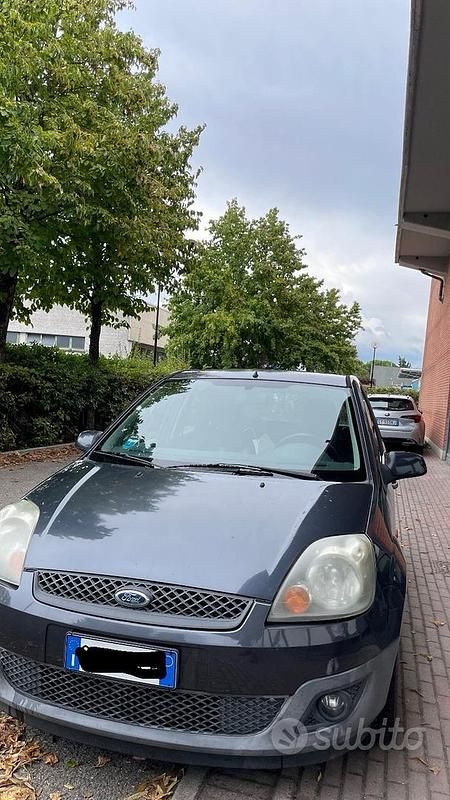 Usata Ford Fiesta 80 CV (58 kW) 2007 Nero Utilitaria